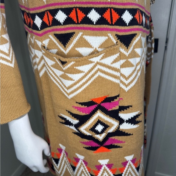 Chaser Tan and Pink Cardigan with Geometric Patterns - Picture 8 of 12